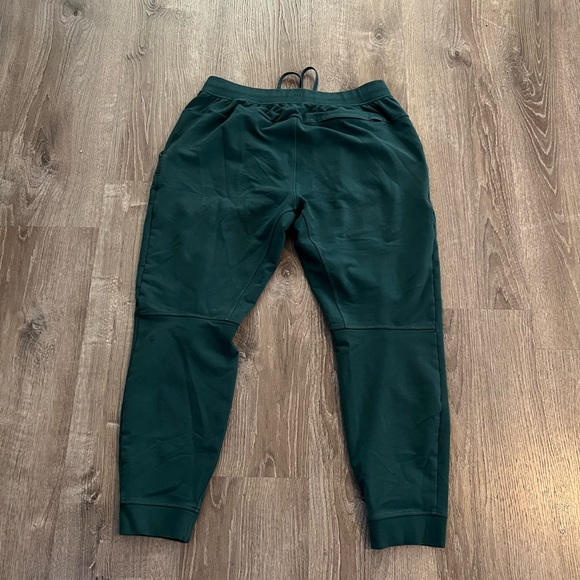 Lululemon men’s City Sweat Jogger in Green Jasper - Picture 4 of 12